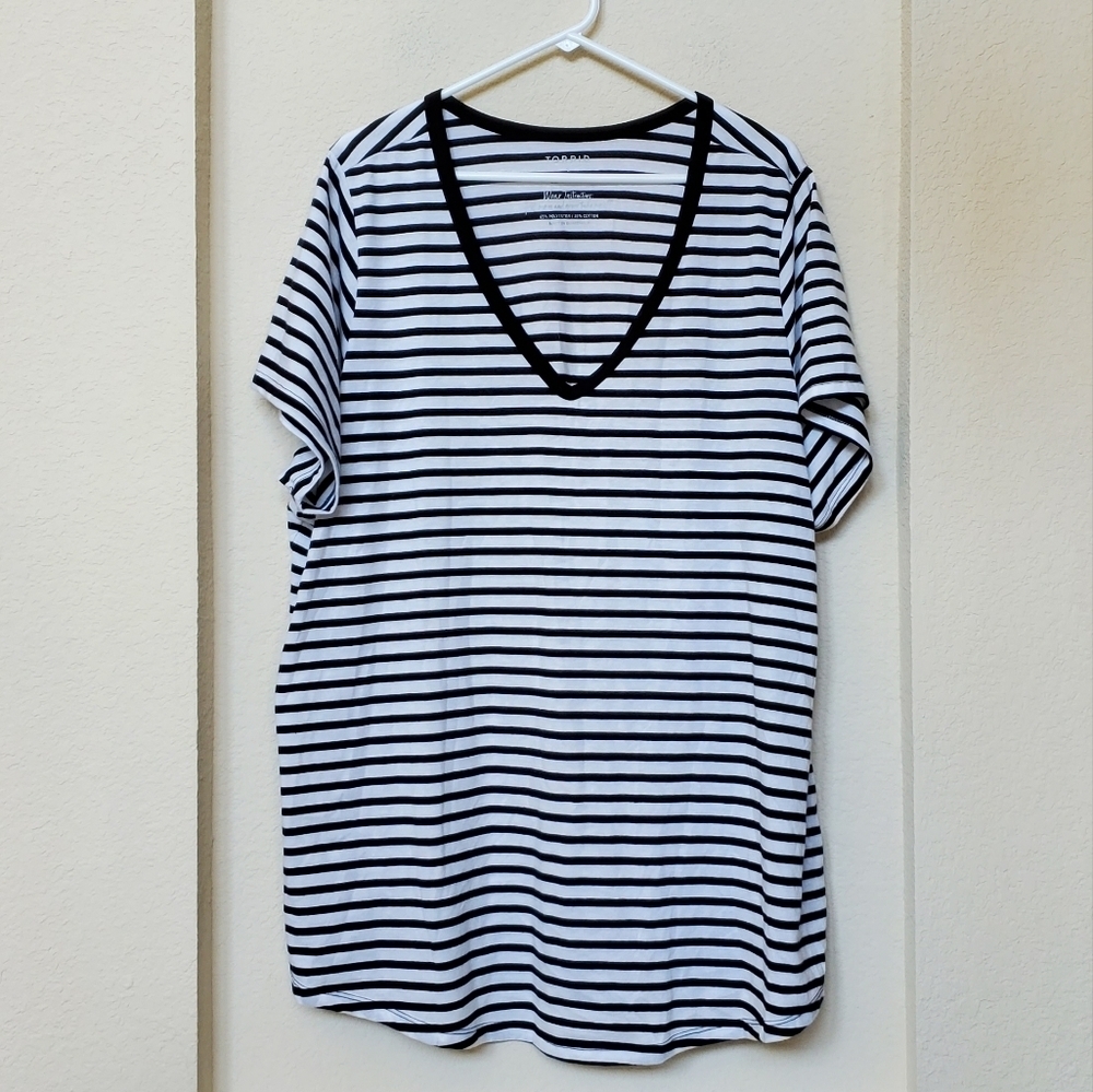 Torrid V Neckline Tee.  Size 4 (26 or 4x)